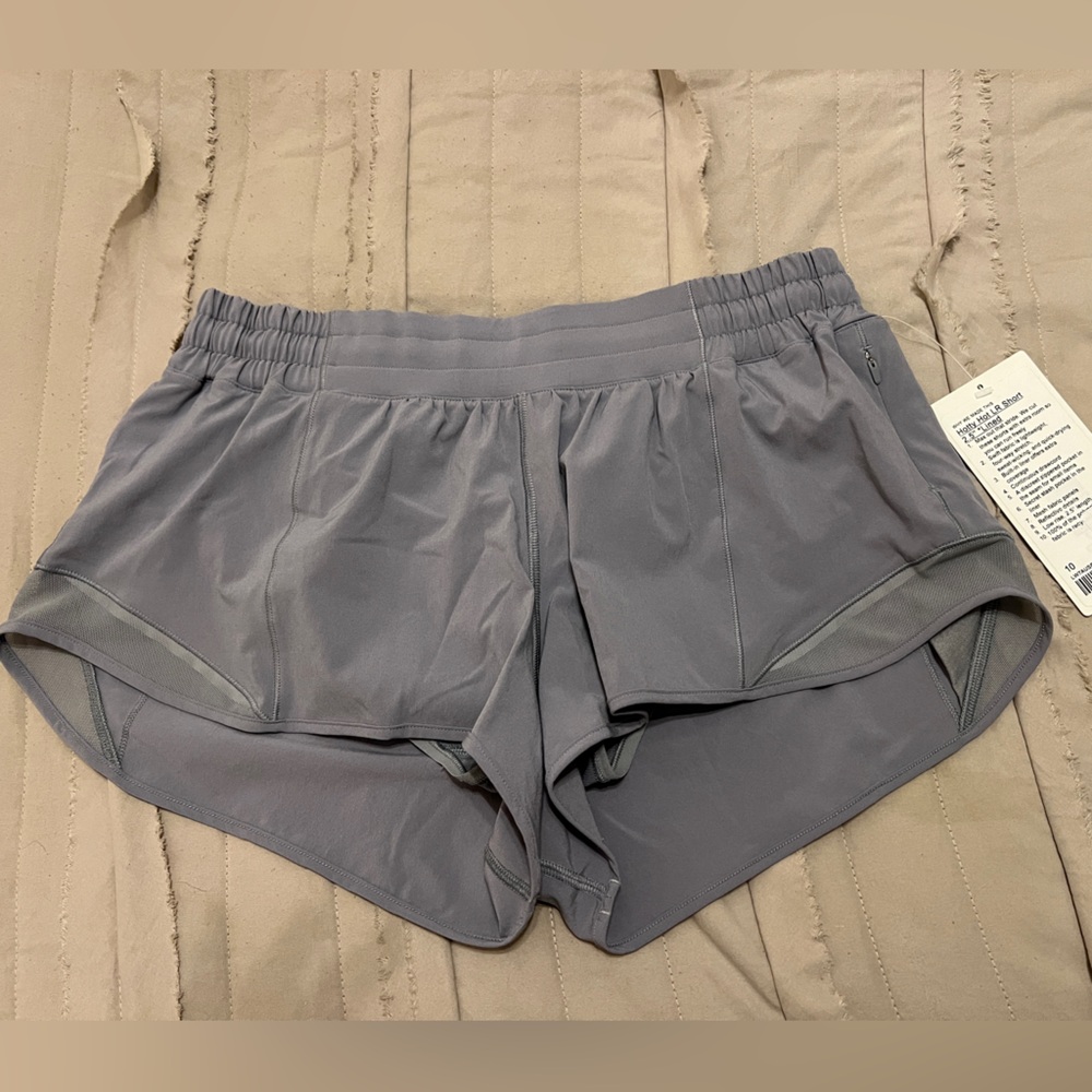 Lululemon NWT Hotty Hot Low-Rise Lined Short 2.5" Rhino Grey